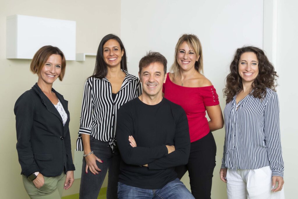 Il TEAM dello Studio Dentistico Smart Dental Tivoli Campolimpido H3I3843